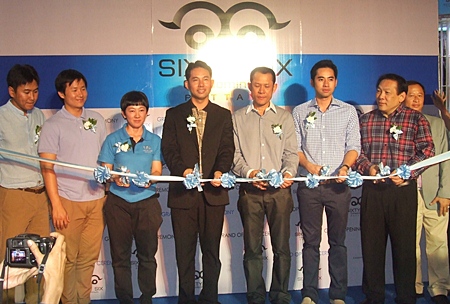 Jiraporn Kunplome, 3rd left, along with Pattaya Mayor Itthiphol Kunplome, Saksit Teerapornsathanon, Narongchai Kunphlome and Chanyut Hengtrakool cut the ribbon to officially launch the Sixty-Six Condominium project.